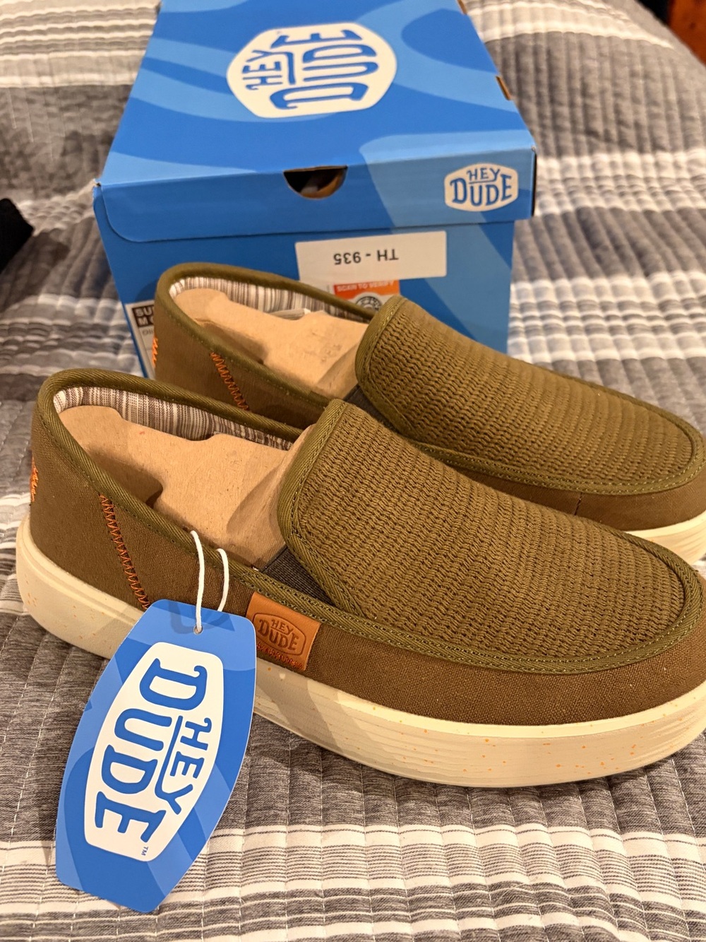 NWT Men’s 7 Hey Dude Olive Green Slip-On Loafers with Cream Sole